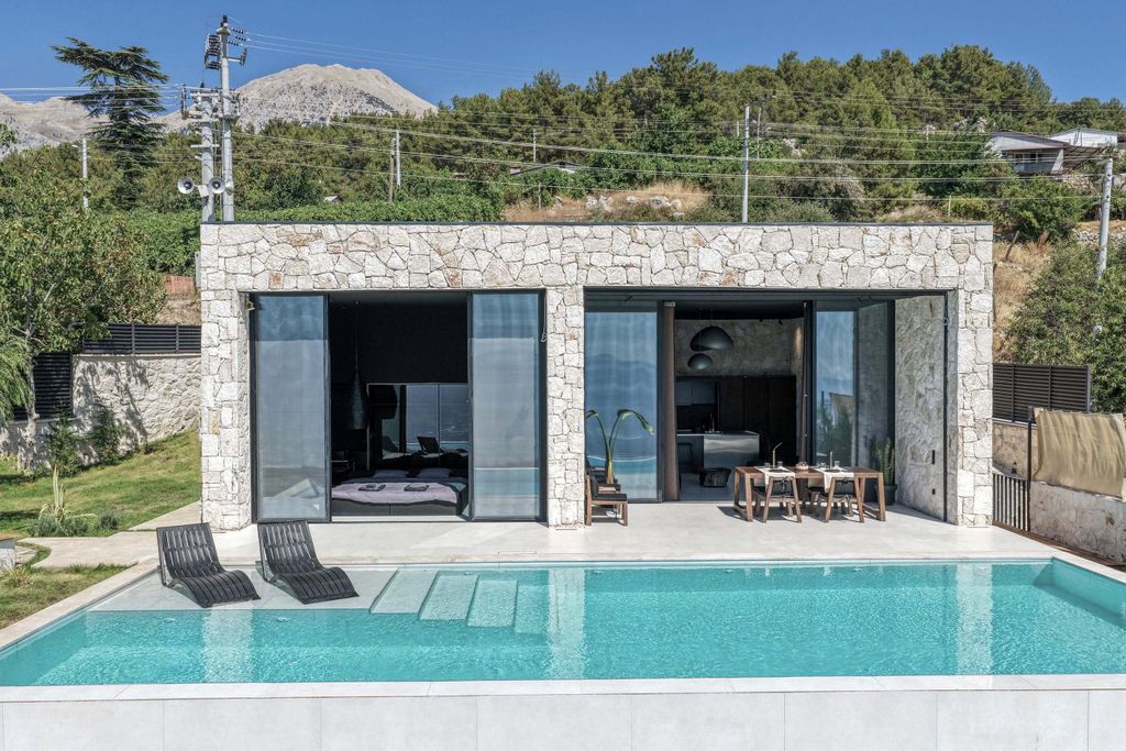 Property photo 2 of 25 Prestigious Bungalow In Seydikemer, Fethiye For Sale - Single-Storey Villa With Heated Infinity Pool