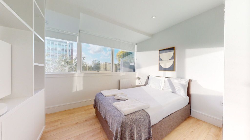 Property photo 3 of 17 Bedroom