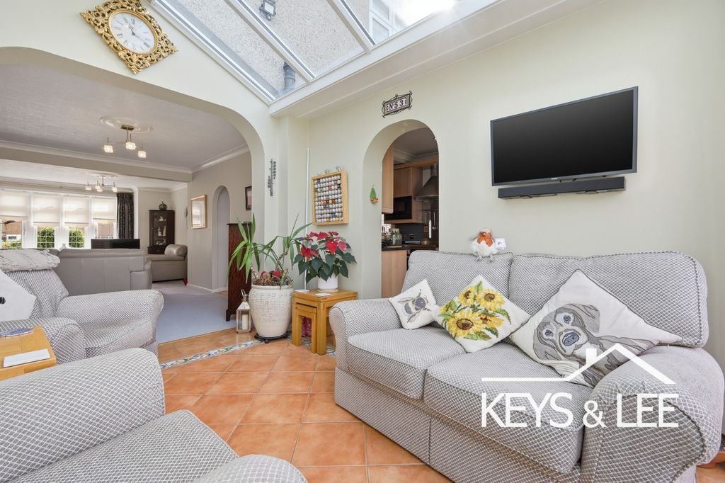 Property photo 2 of 16 4213805