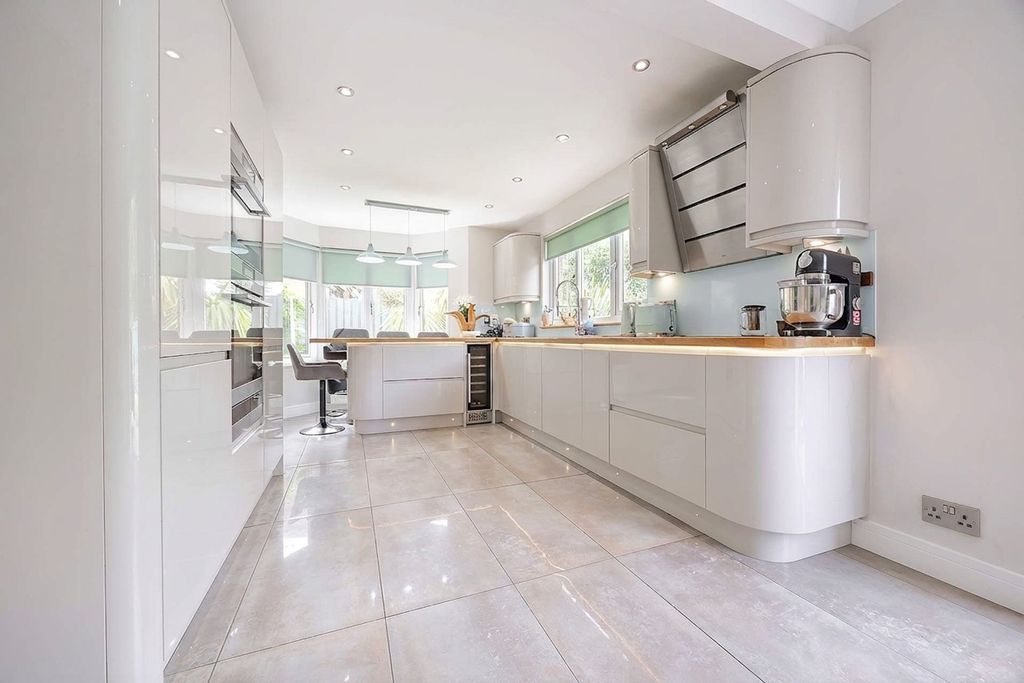 Property photo 2 of 32 Kitchen/Diner