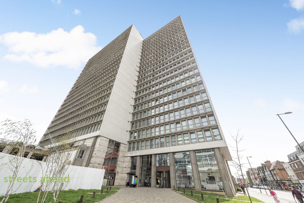 Property photo 2 of 18 8E9d9Bbf-1ee6-455...