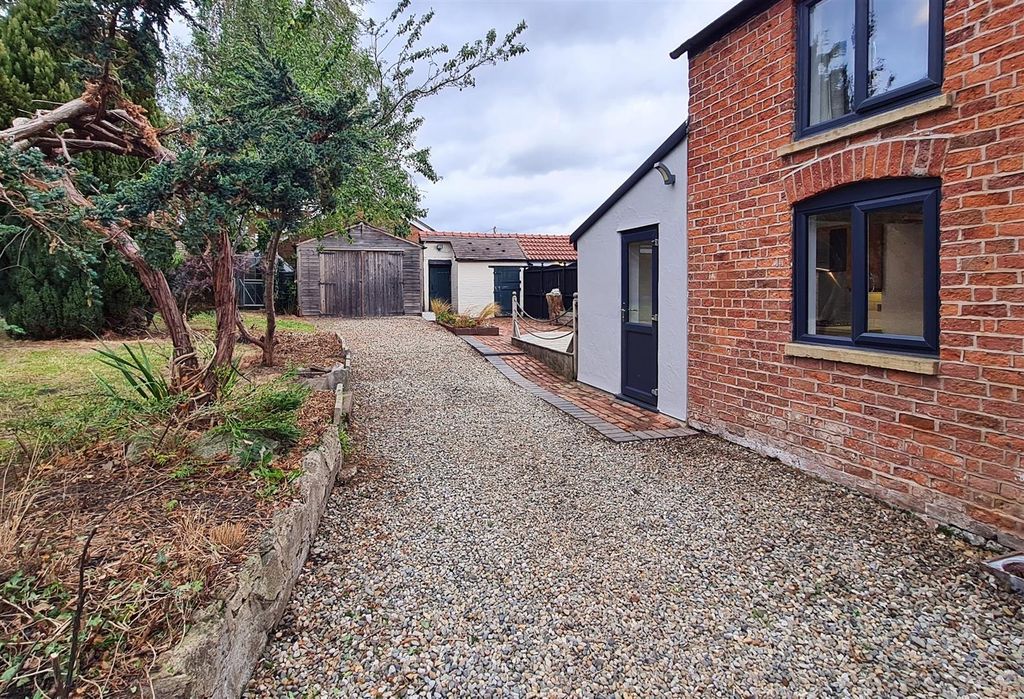 Property photo 1 of 16 Outside