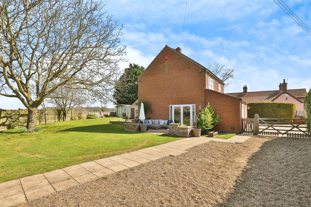 Property photo 2 of 22