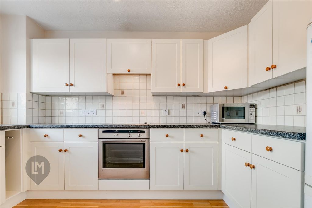 Property photo 2 of 6 Kitchen