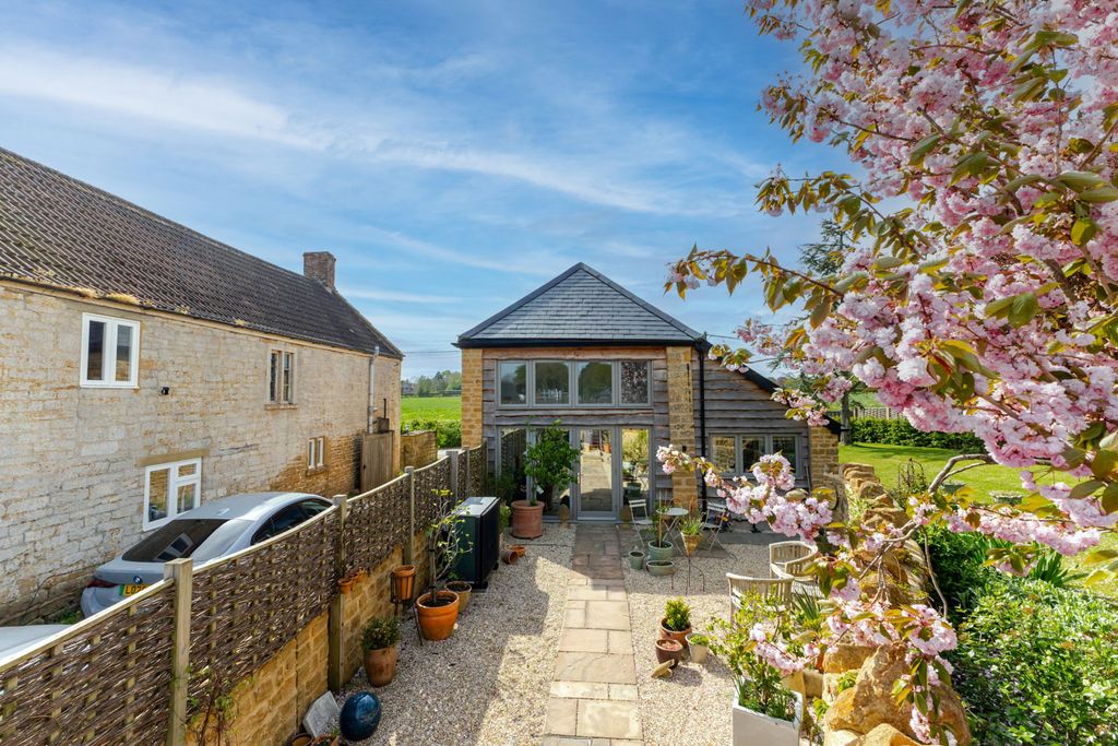 Property photo 2 of 48