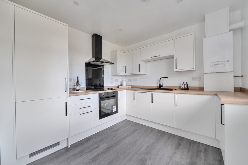 Property photo 2 of 15 1469224-10-6A1F08289A953
