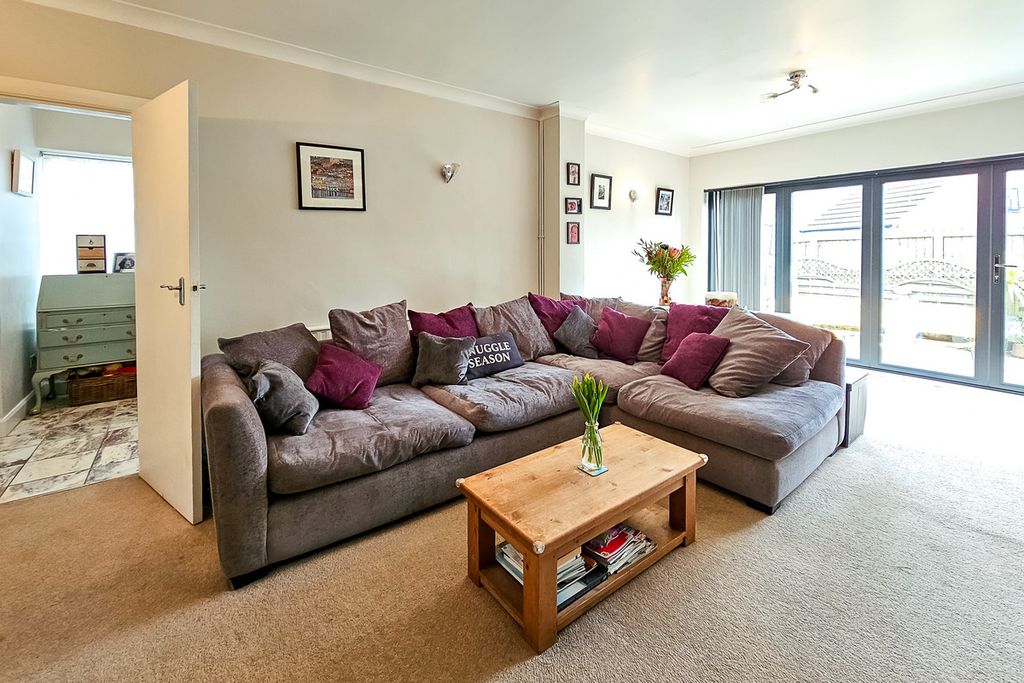 Property photo 3 of 12