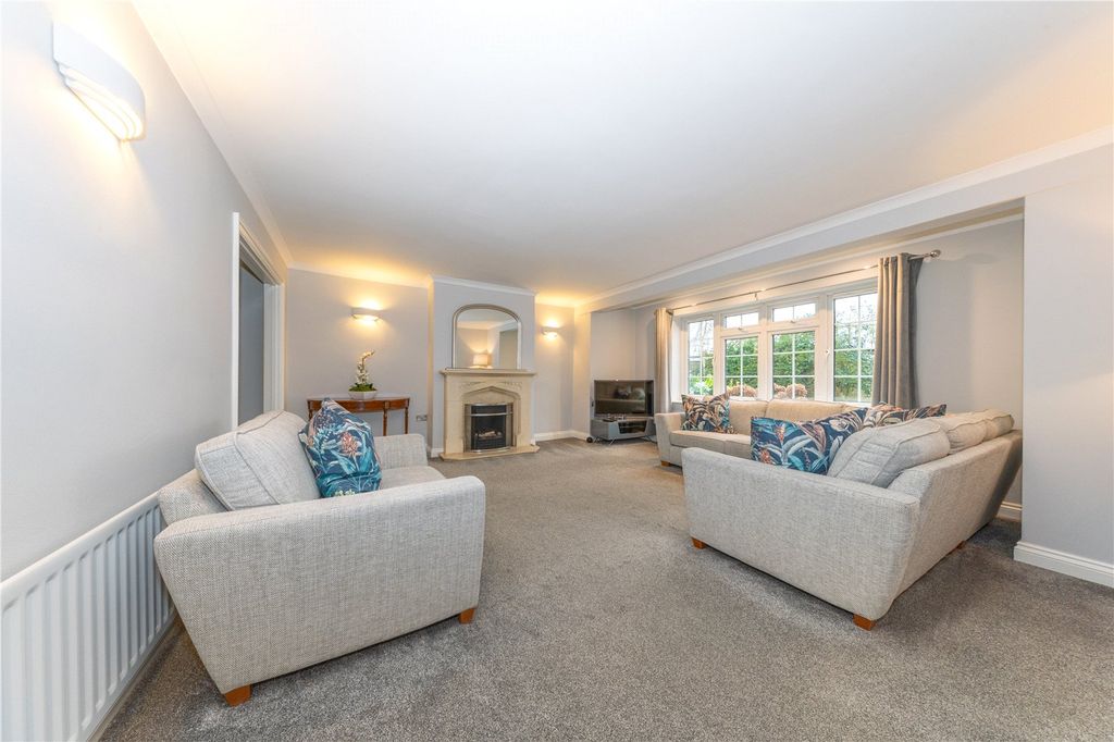 Property photo 2 of 18 Living Room