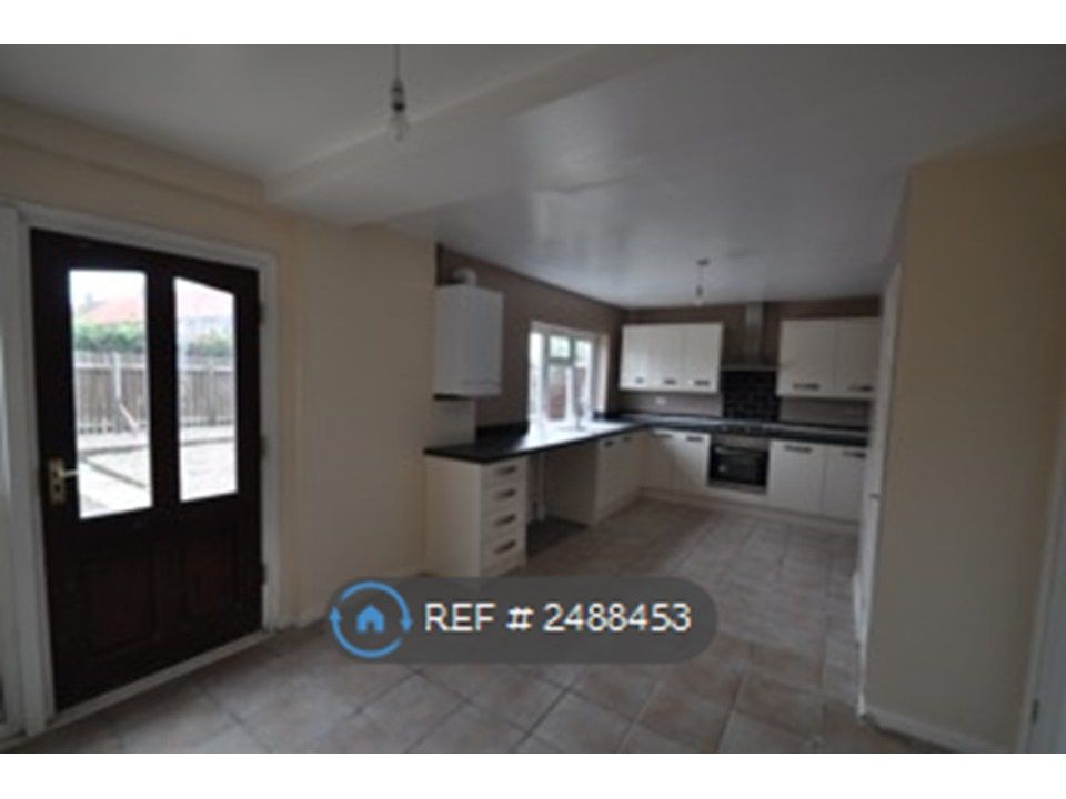 Property photo 3 of 13 Kitchen Dinner