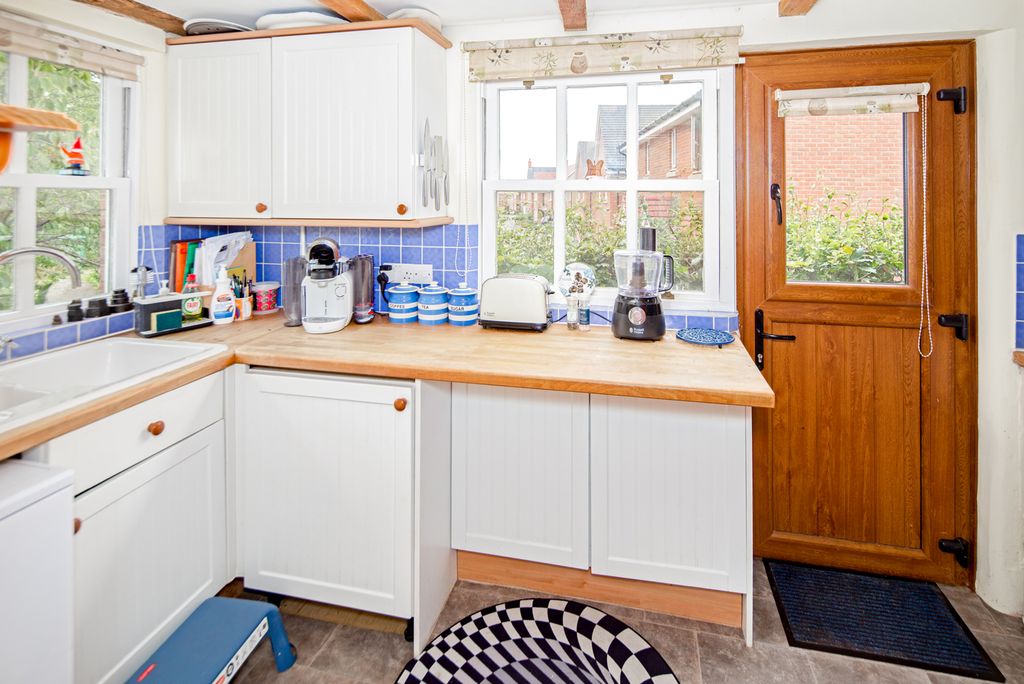 Property photo 2 of 16 Kitchen