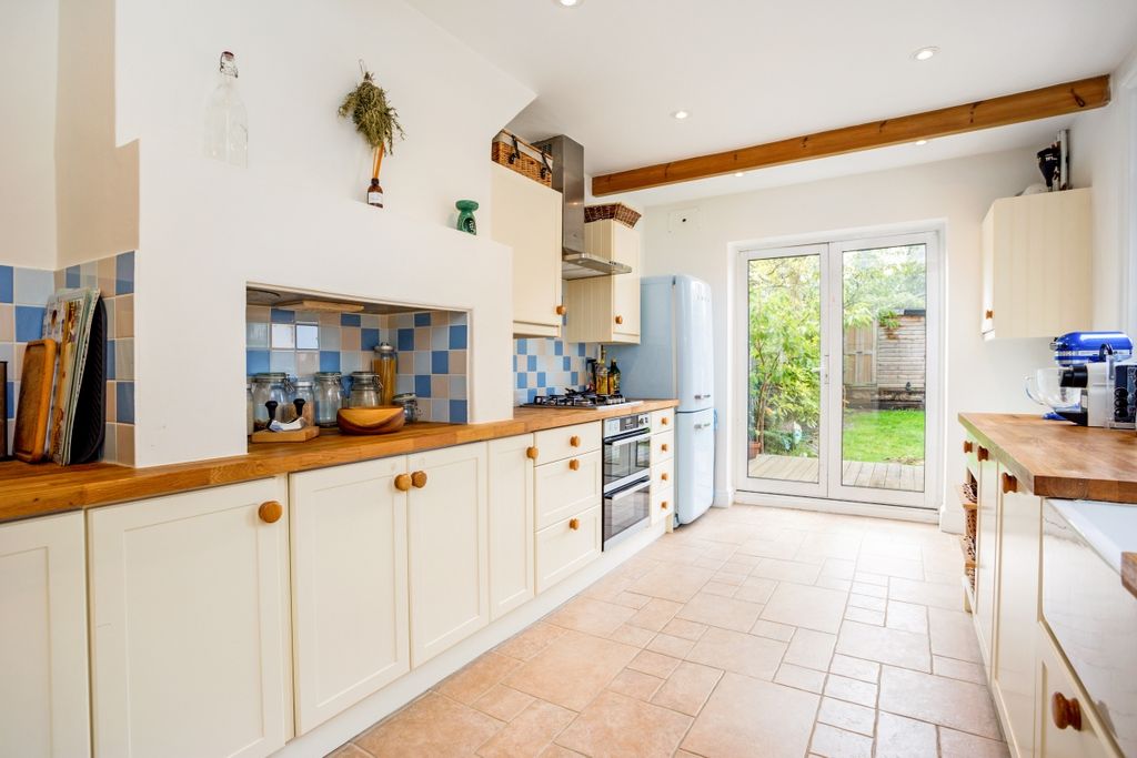 Property photo 3 of 12 Kitchen