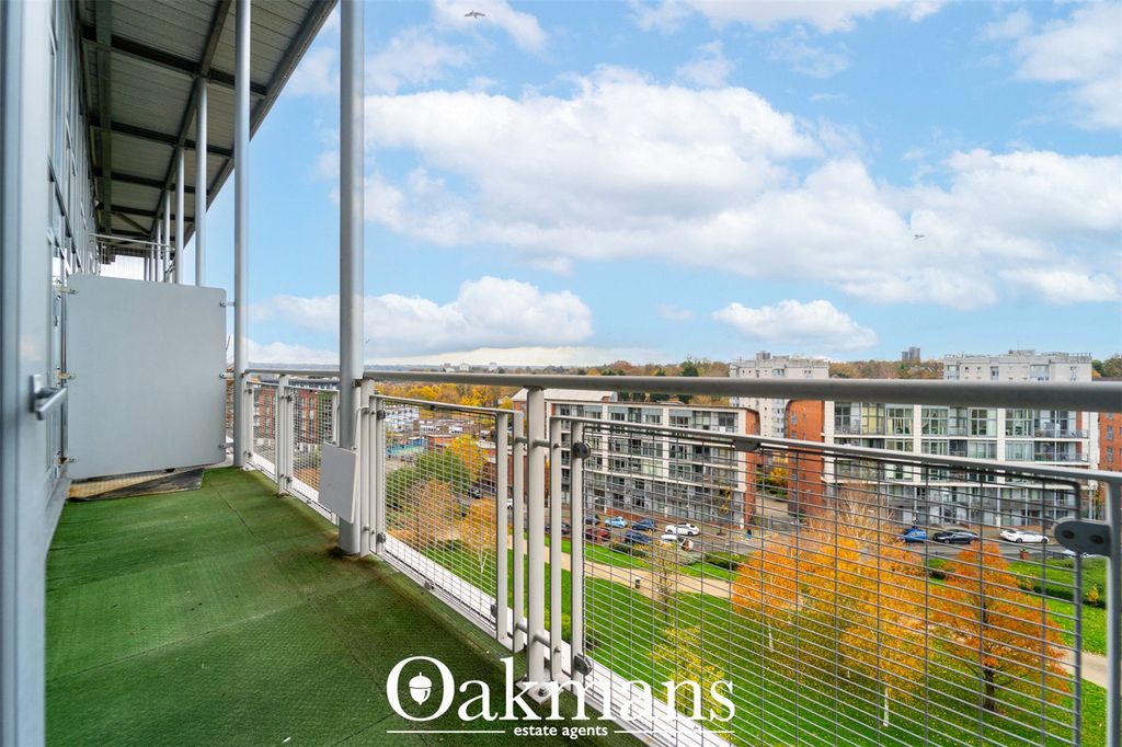 Property photo 2 of 21 Picture No. 23