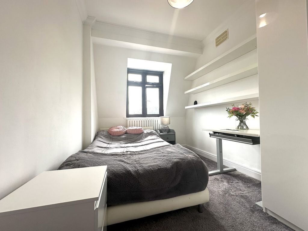 Property photo 2 of 4 Bedroom