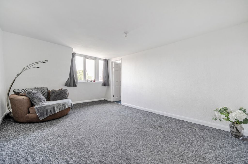 Property photo 2 of 14 1469534-12-6A16c6...