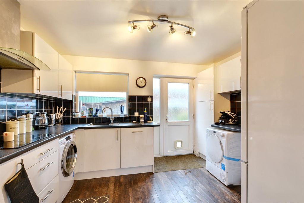 Property photo 3 of 14 Kitchen