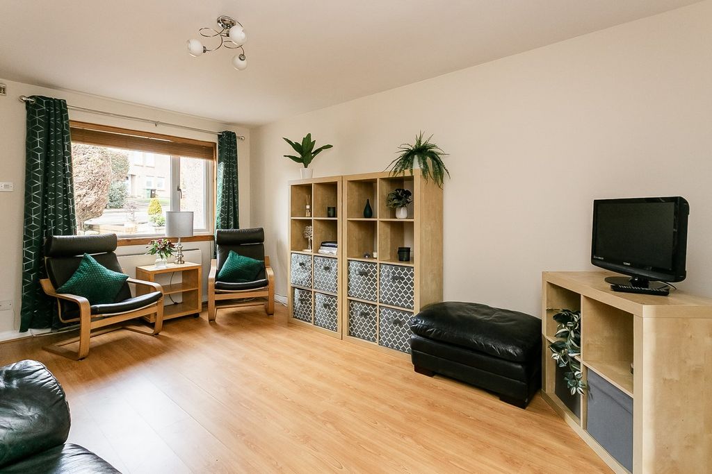 Property photo 2 of 23