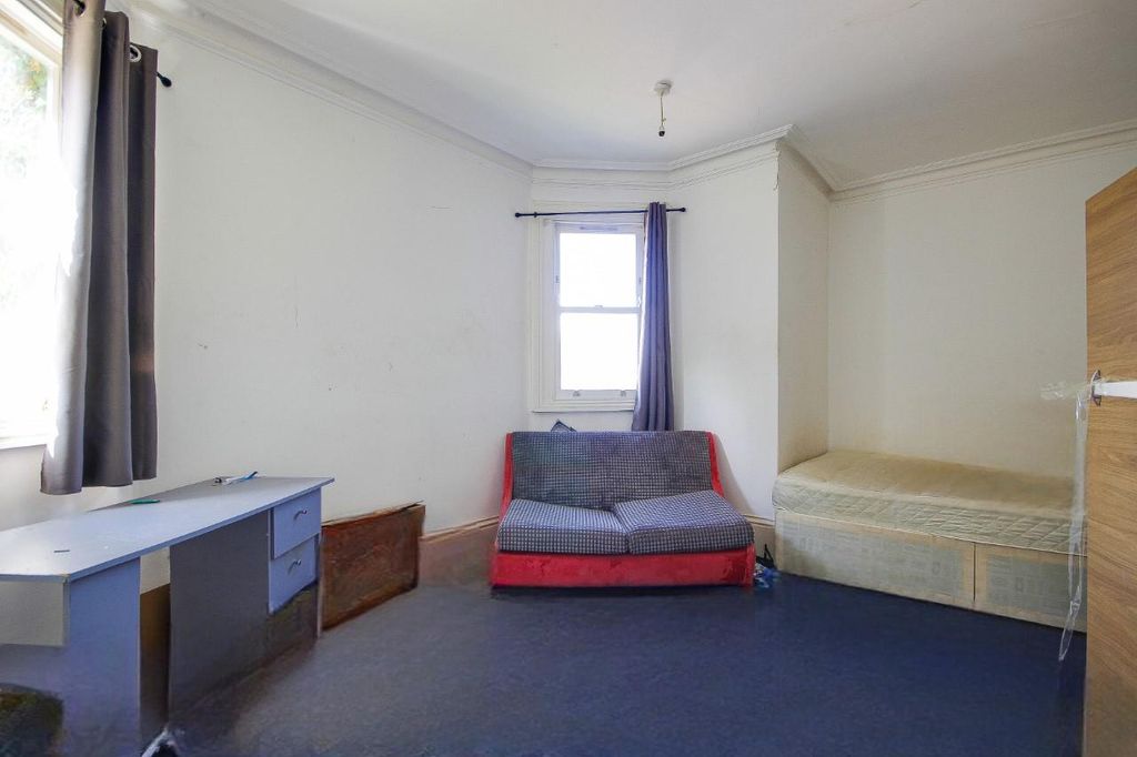 Property photo 3 of 12