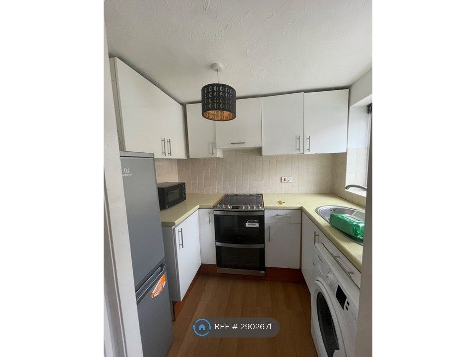 Property photo 3 of 8 Kitchen