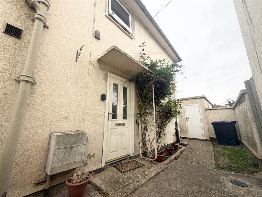 Property photo 1 of 7 Front