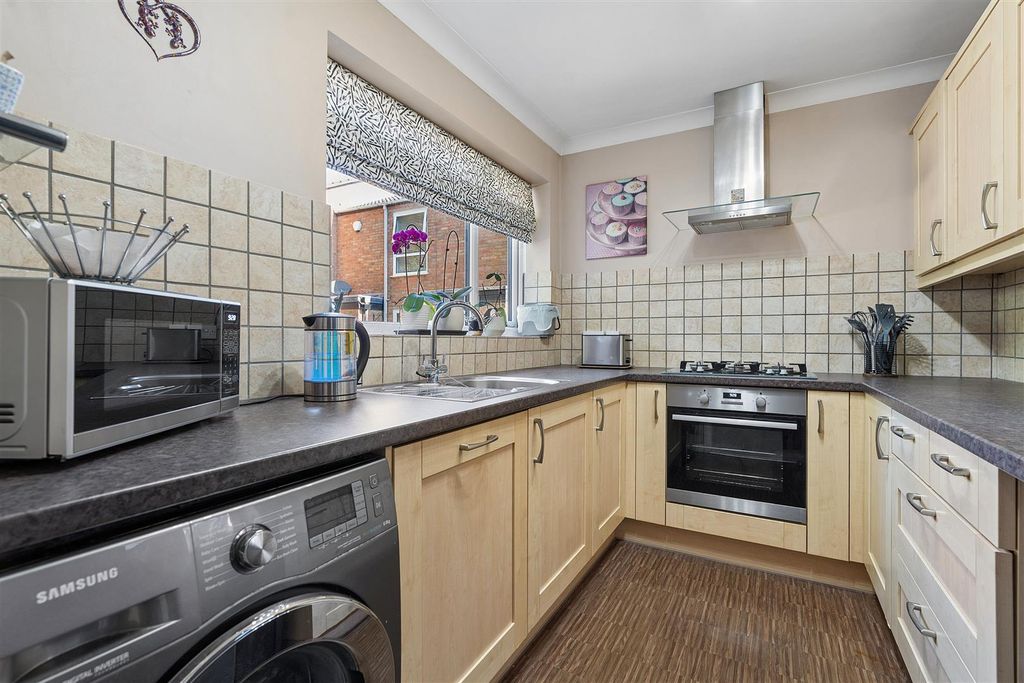Property photo 3 of 14 Kitchen