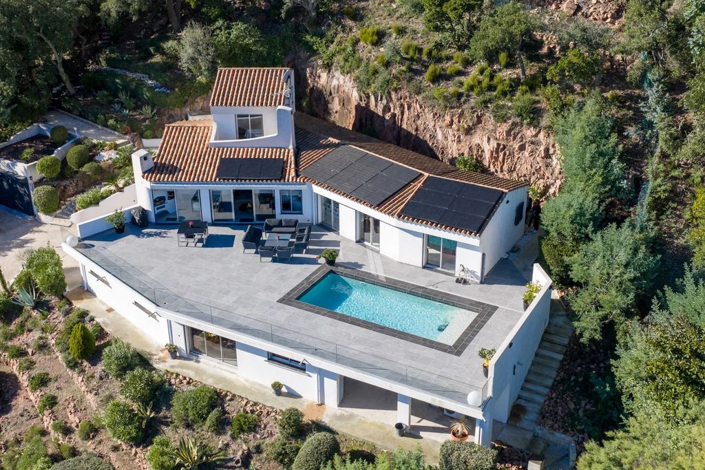 Property photo 2 of 28