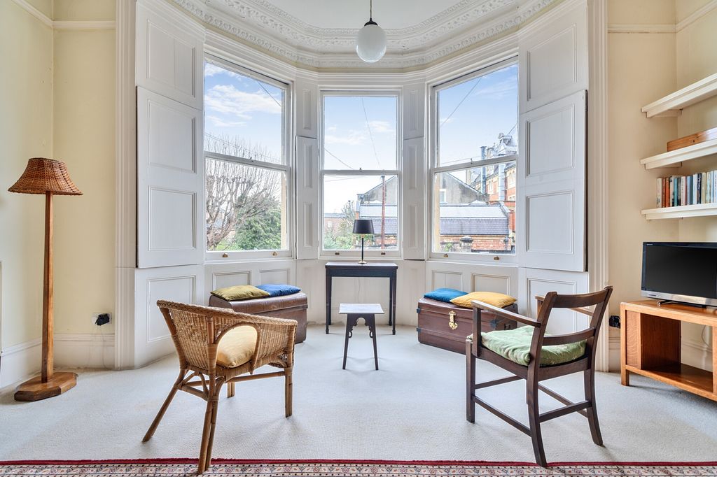 Property photo 3 of 16 Bay Window