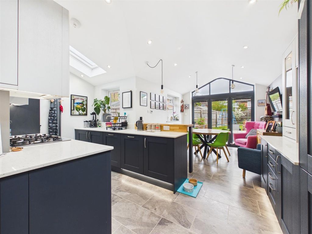 Property photo 2 of 16 Cam02435G0-Pr0219-Still012.Jpg