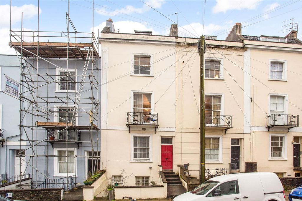 Property photo 1 of 4