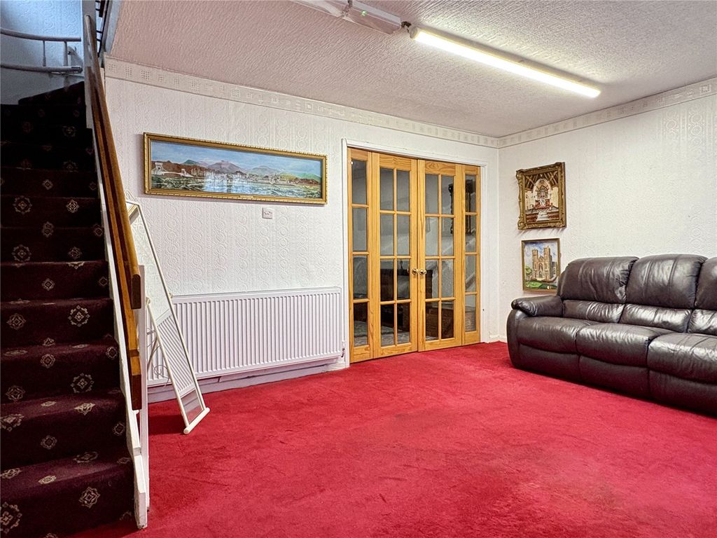 Property photo 2 of 11 Lounge