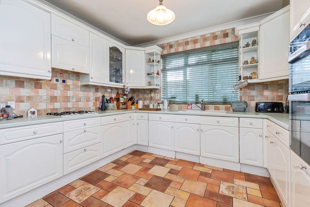 Property photo 2 of 25 Pbox-Img.Jpg