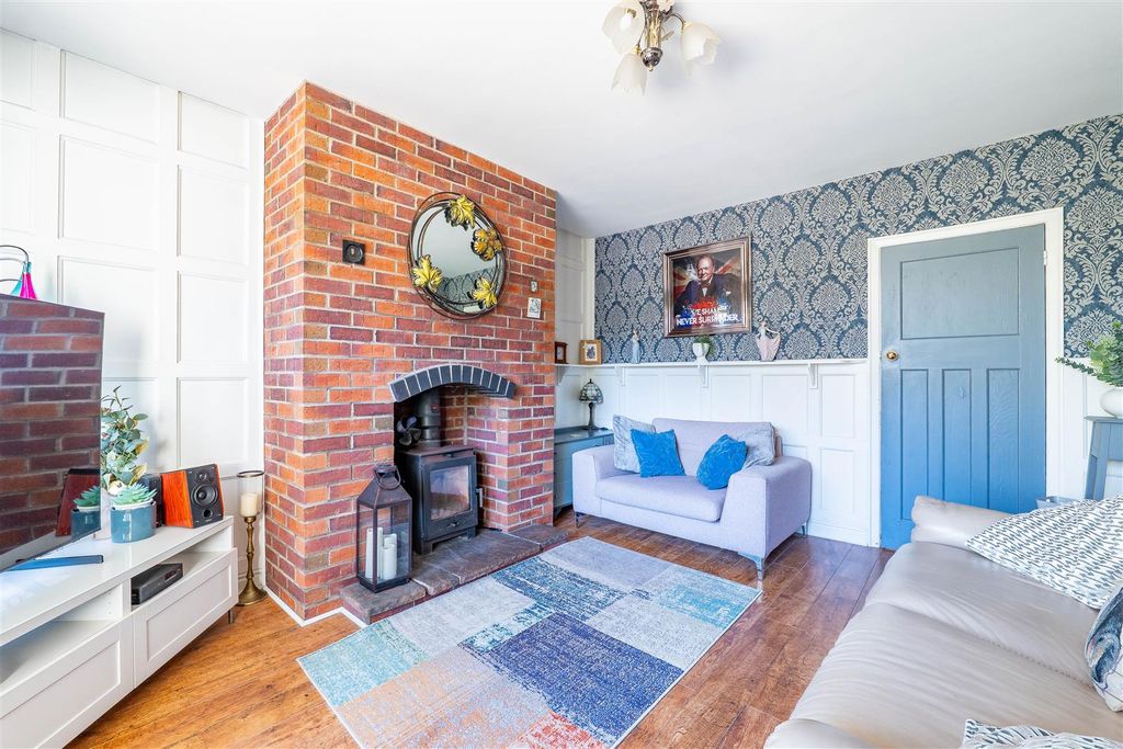 Property photo 2 of 25 Lounge