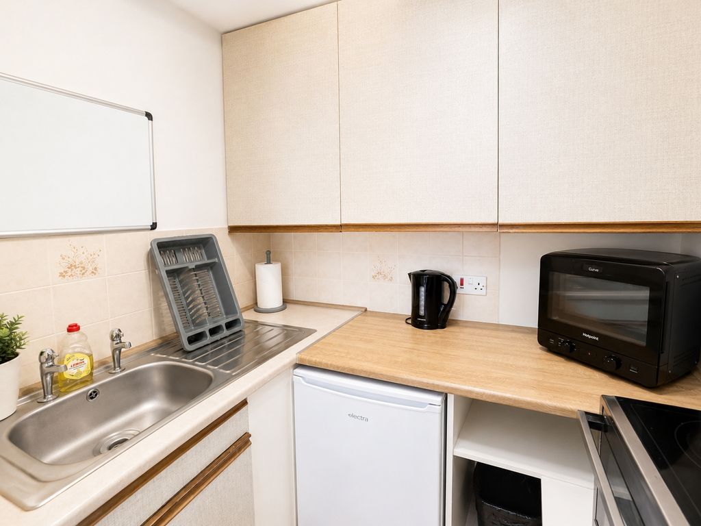 Property photo 2 of 8 Kitchen
