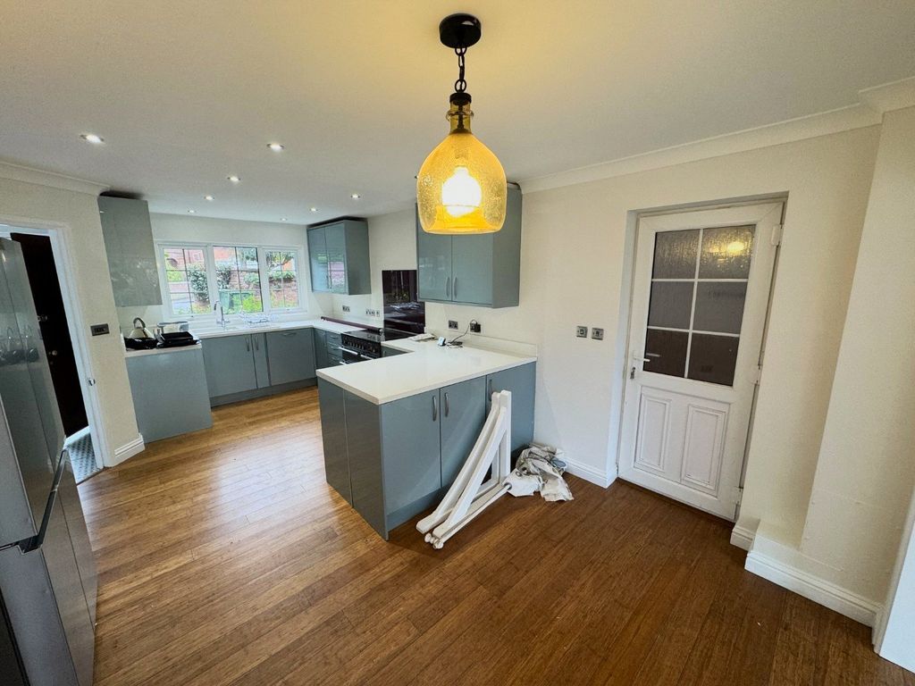Property photo 2 of 15 Picture No. 11