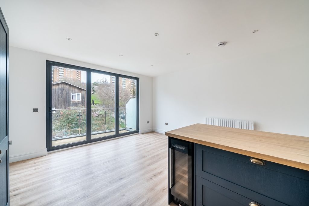 Property photo 2 of 16 4913451