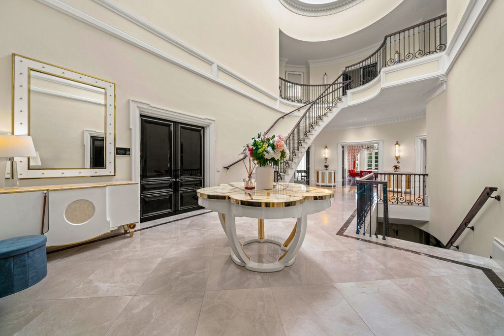 Property photo 2 of 25