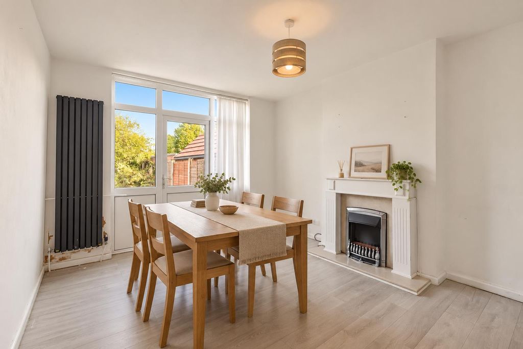 Property photo 3 of 17 Dining Room Vf.Png