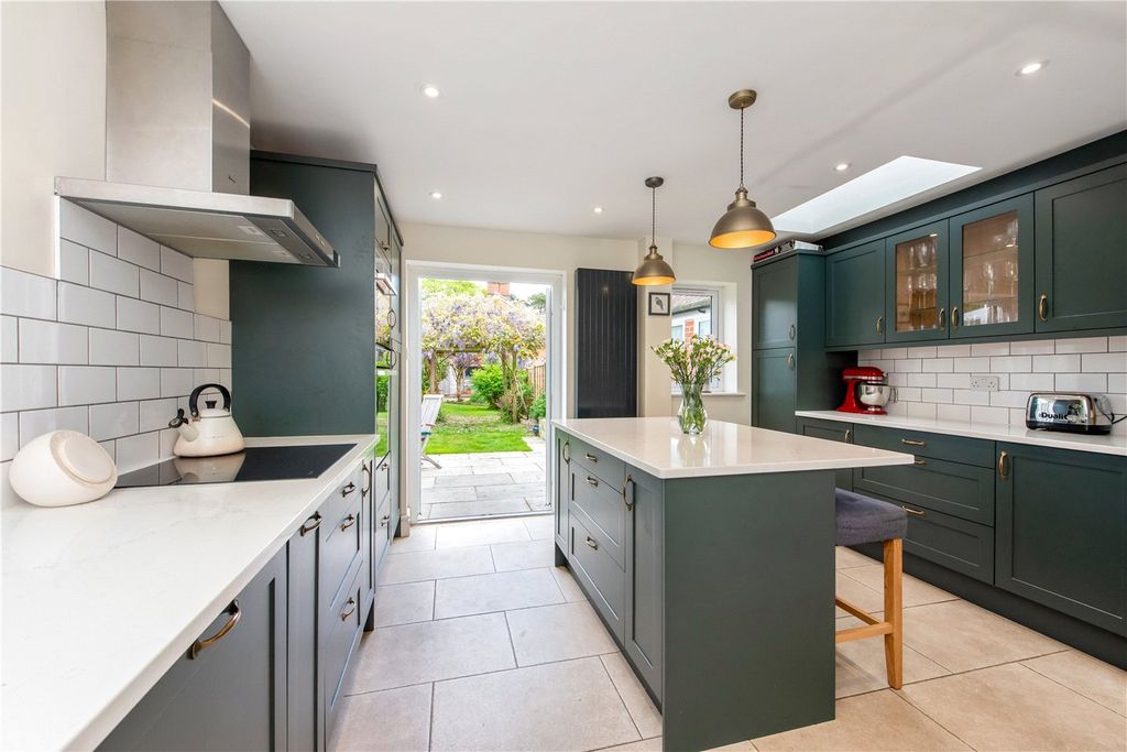 Property photo 3 of 10 Kitchen/Breakfast