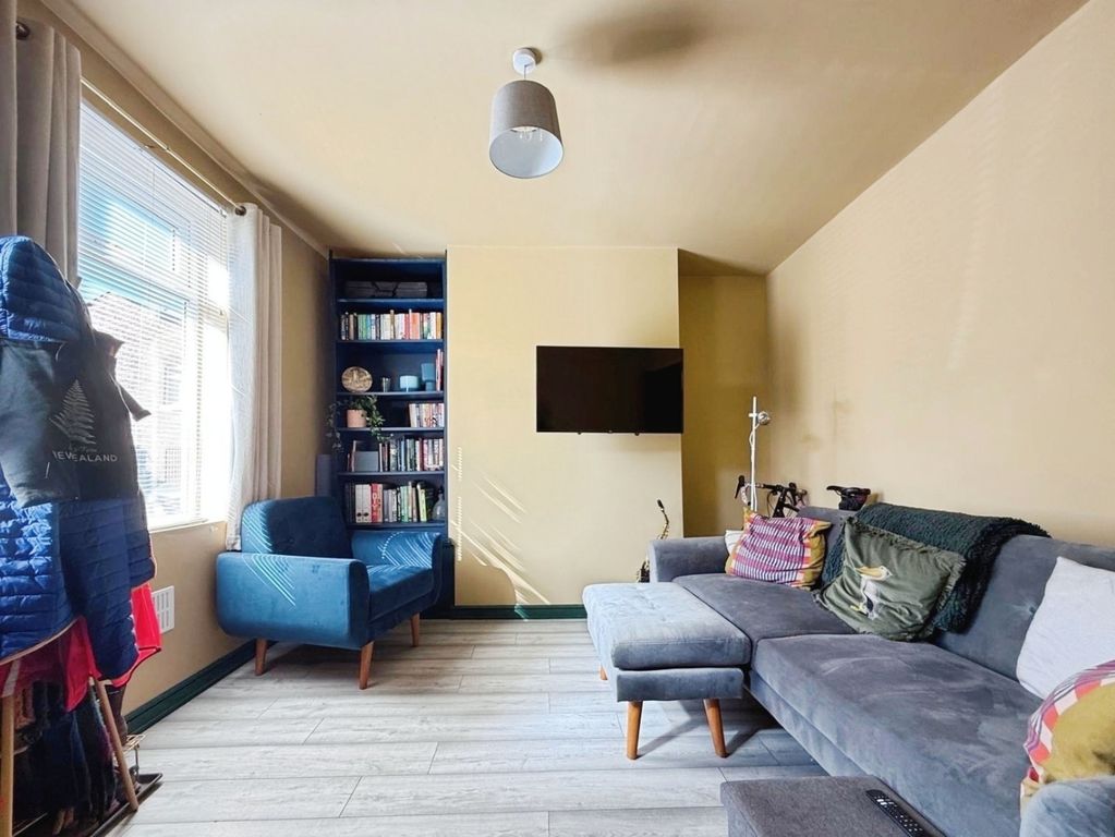 Property photo 2 of 15 Pbox-Living_Room-342159.Jpg