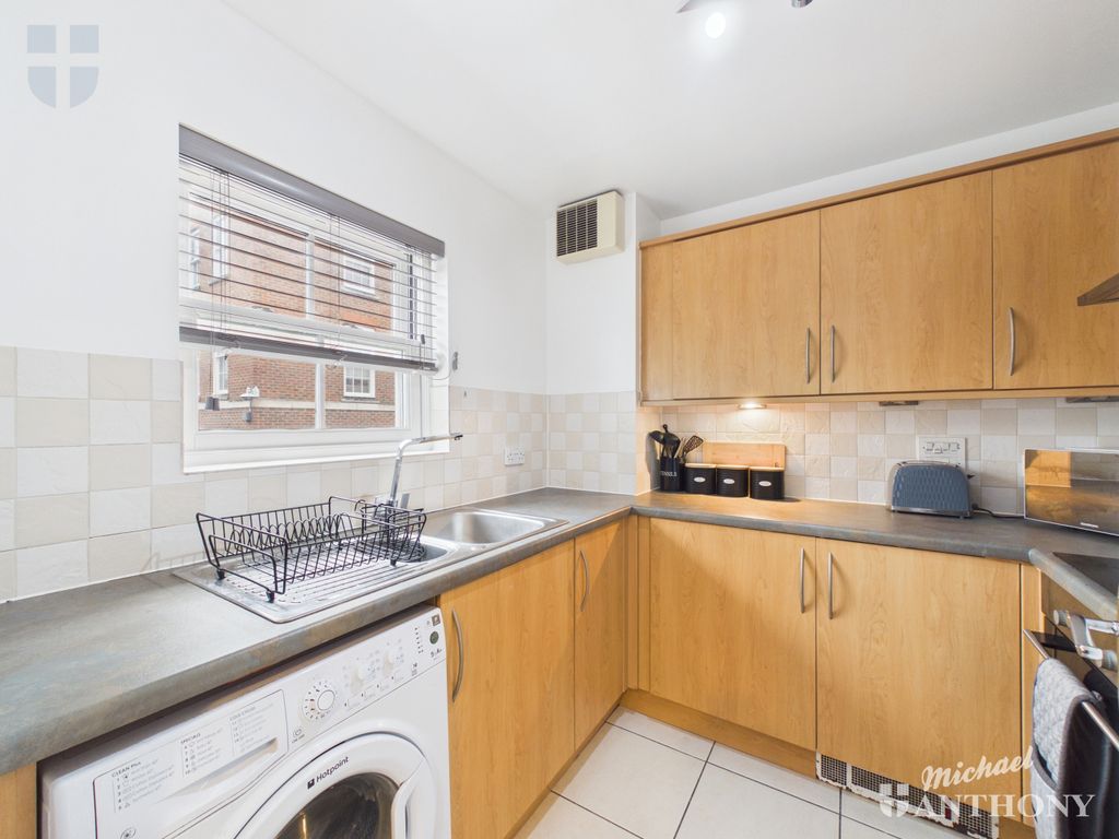 Property photo 2 of 11 Cam03218G0-Pr0908-Still016