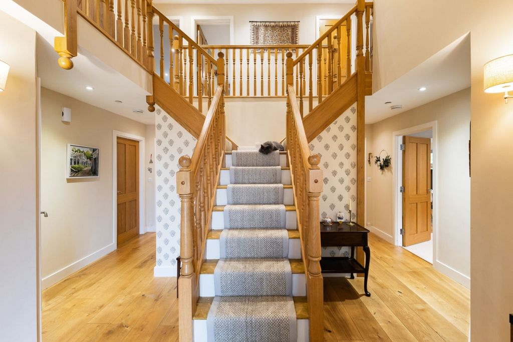 Property photo 2 of 22 100651_6-Stembrid...