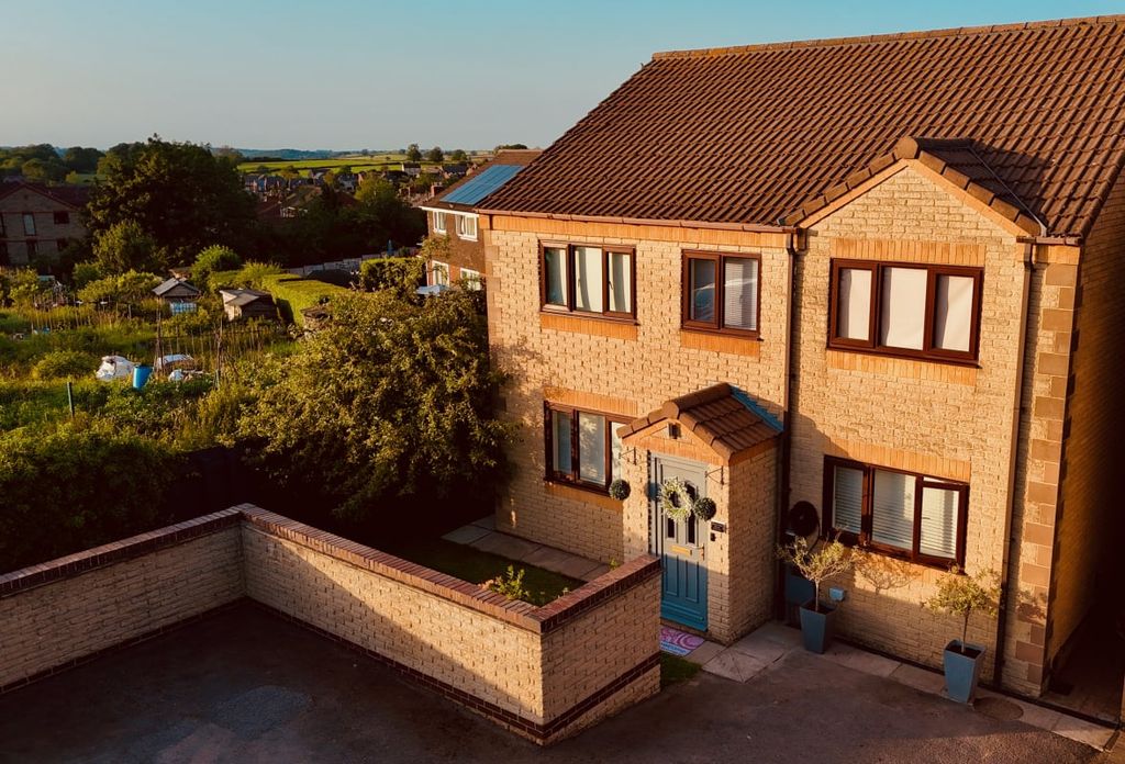 Property photo 2 of 40