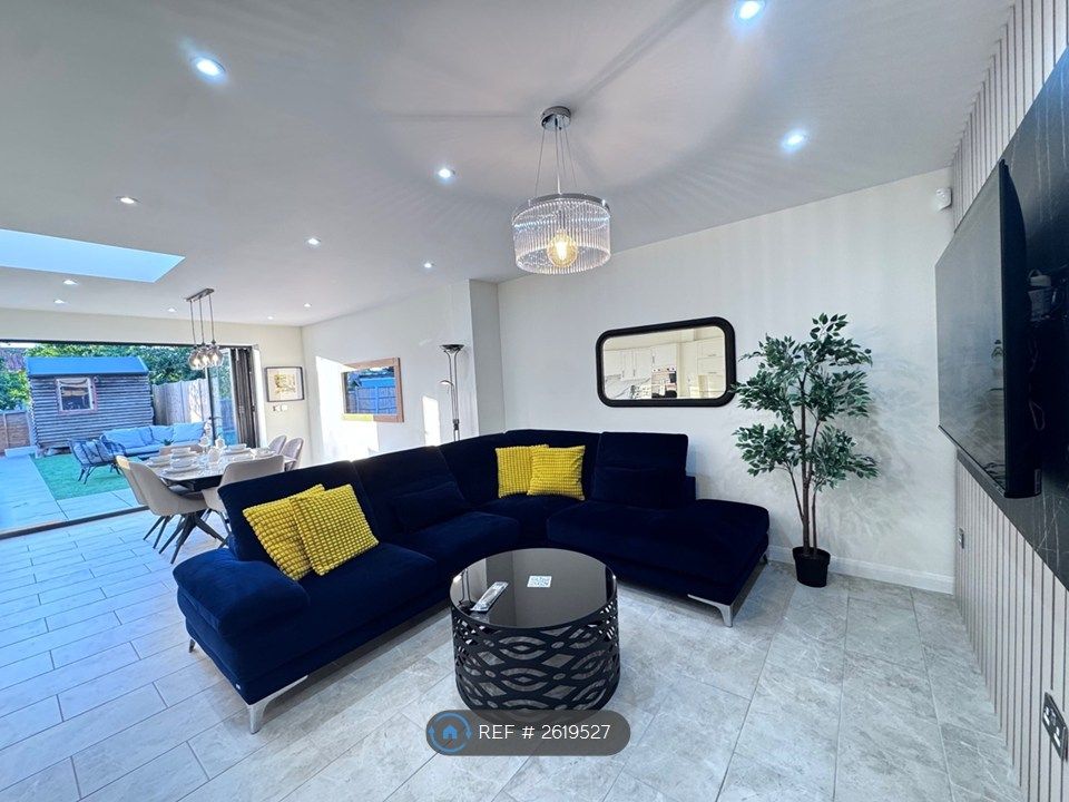 Property photo 2 of 23