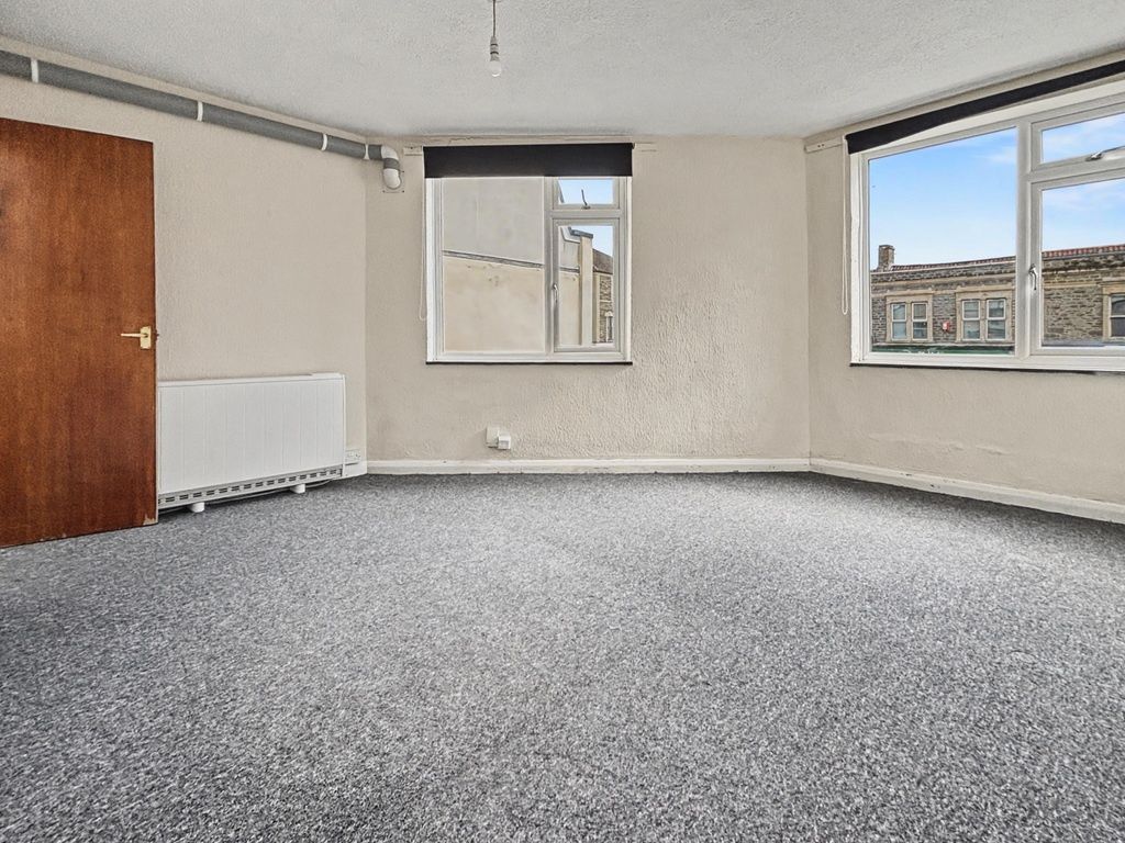 Property photo 1 of 8 Bright, Neutral Living Room With Large Windows, Fr...