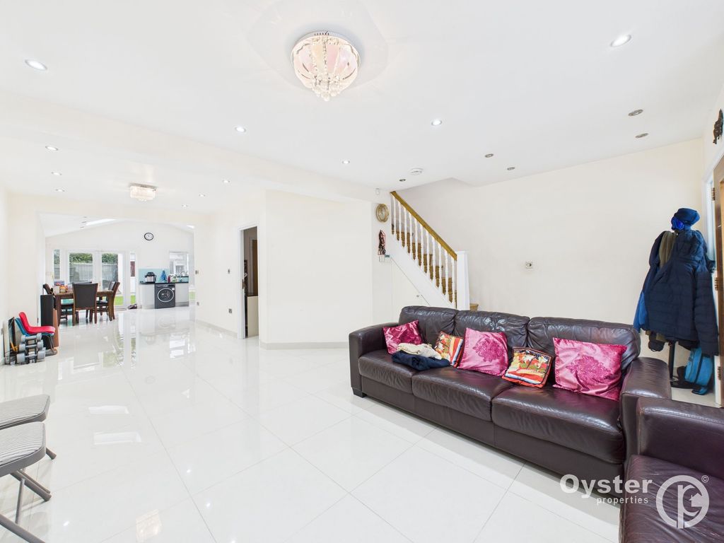 Property photo 1 of 28