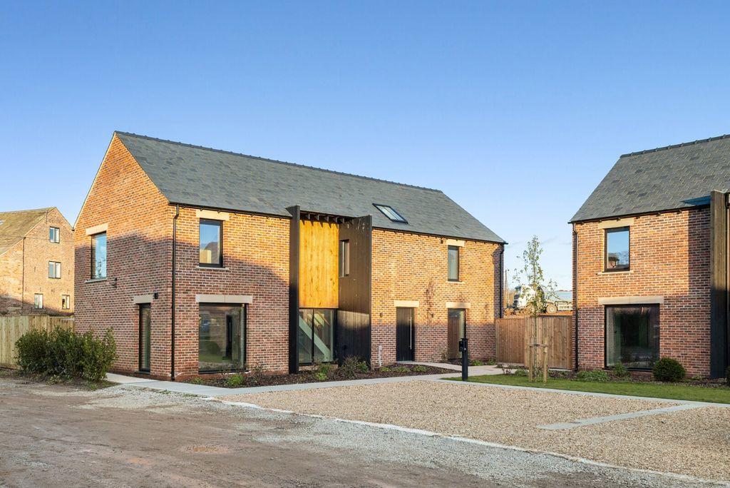 Property photo 1 of 14 Hayfield Barn
