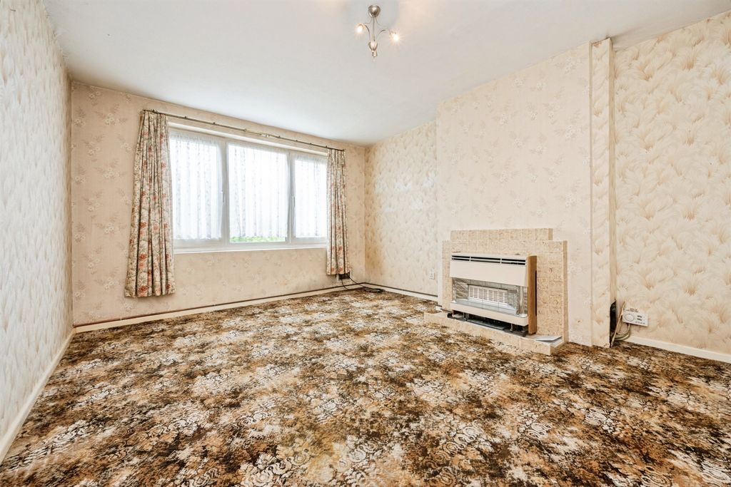 Property photo 2 of 28