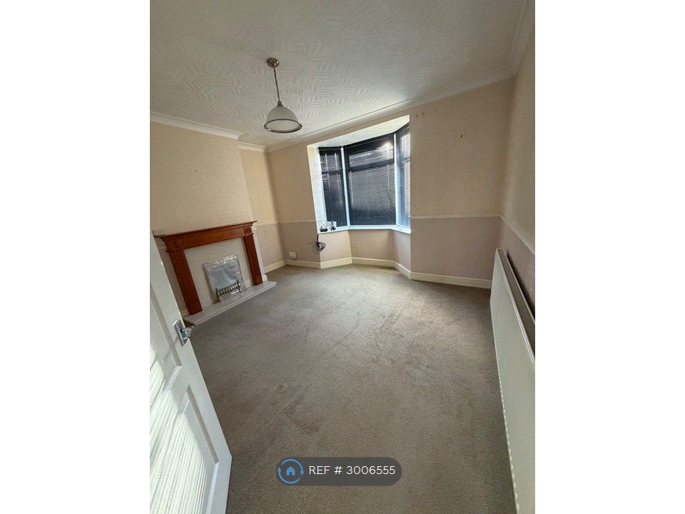 Property photo 3 of 9 Living Room
