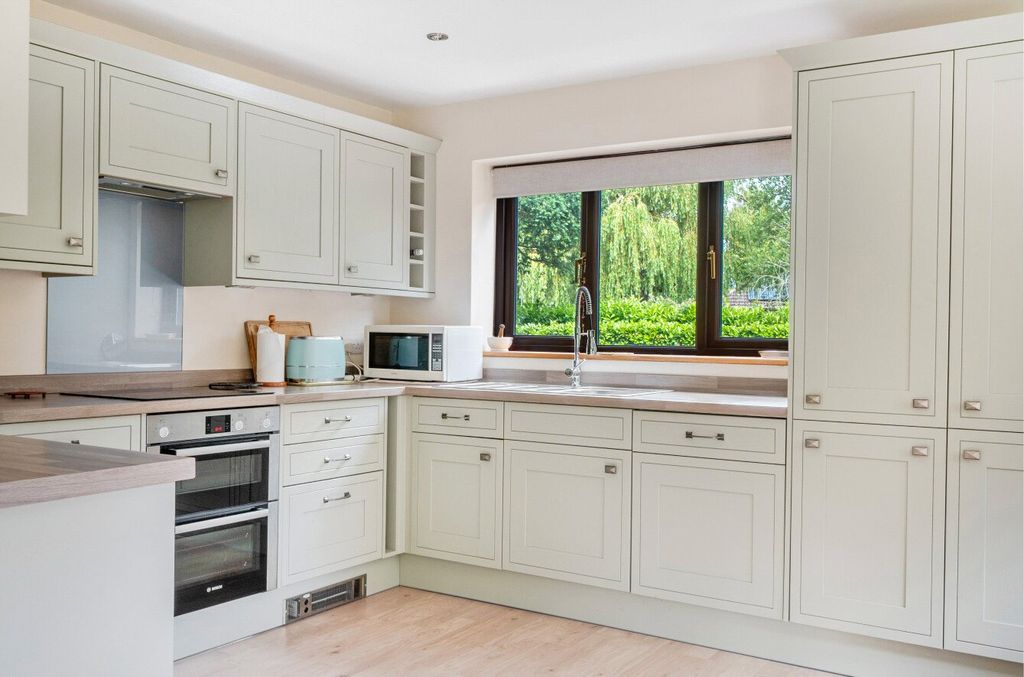 Property photo 3 of 12 Kitchen