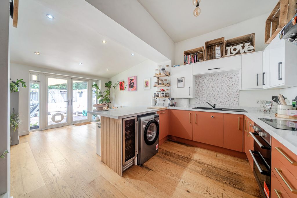 Property photo 2 of 18 1483033-12-6A3Bbd...