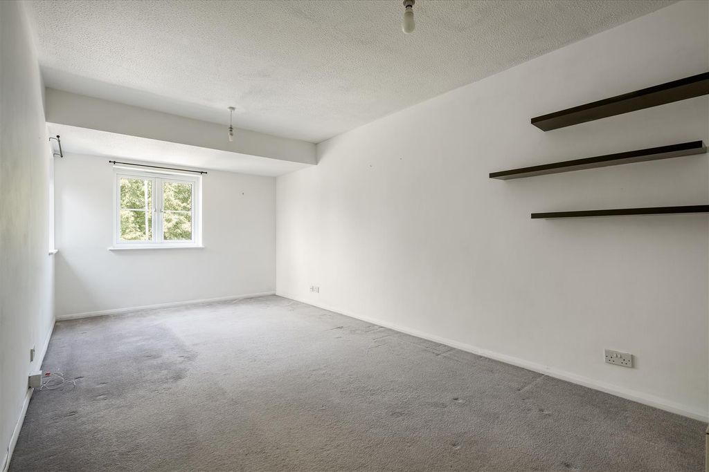 Property photo 3 of 13 Shire House, Harrow Road, E11